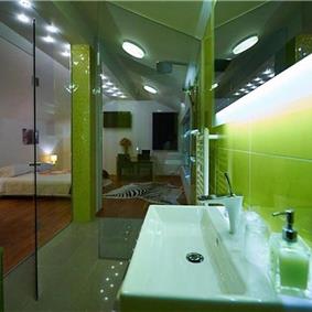 4 bedroom hilltop villa with pool near Jesenice, sleeps 8